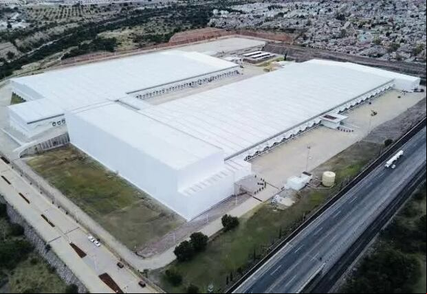 Megafarmacia abarcará aproximadamente 50 hectáreas, con nueve hectáreas bajo techo, equivalente a un espacio similar a “seis o siete zócalos techados”. (Foto: X).
