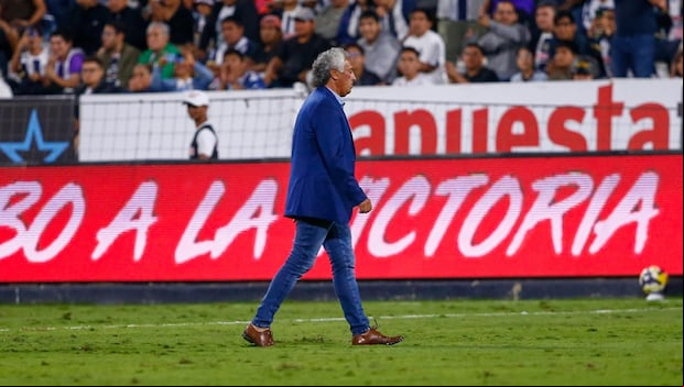 Néstor Gorosito se fue en pleno partido en modo de protesta por el penal cobrado por Bruno Pérez. (Foto: GEC)