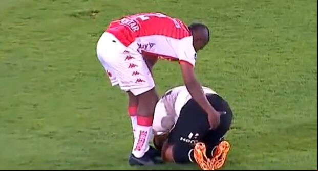 Valera sufrió agresión de Torres en el Universitario vs. Santa Fe (Captura)