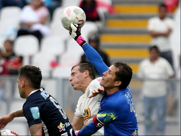 Leao Butrón, dice, se sentía más cómodo en Alianza Lima jugando los clásicos de visita. (Foto: Getty)