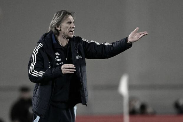 Ricardo Gareca debutó oficialmente como DT de Chile con un empate 0-0 ante Perú en la Copa América. (Foto: AFP)