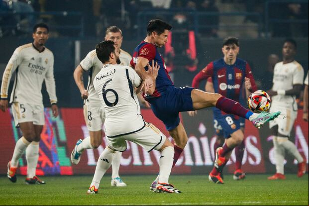 Barcelona y Real Madrid se enfrentarán por la fecha 32 de LaLiga. (Foto: Agencias)