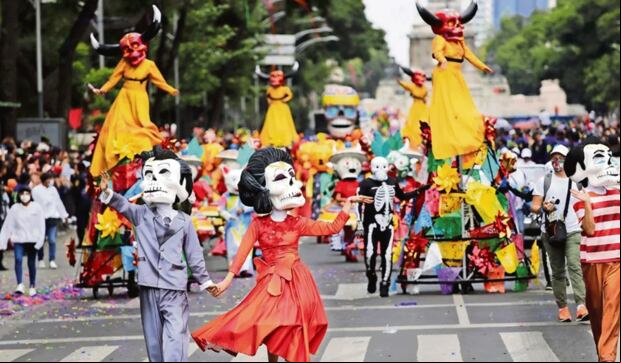 Desfile del Día de los Muertos por la ciudad de México (Foto: EFE)