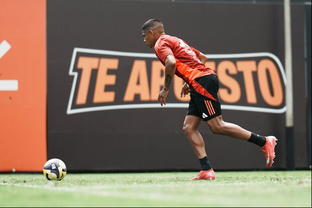 Quevedo viene demostrando un buen nivel en los entrenamientos de la Selección Peruana | foto: FPF