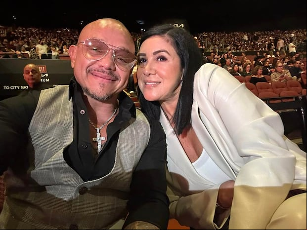 Rey Mysterio y su esposa Angie durante un concierto de Luis Miguel en Estados Unidos (Foto: Angie Gutiérrez / Instagram)