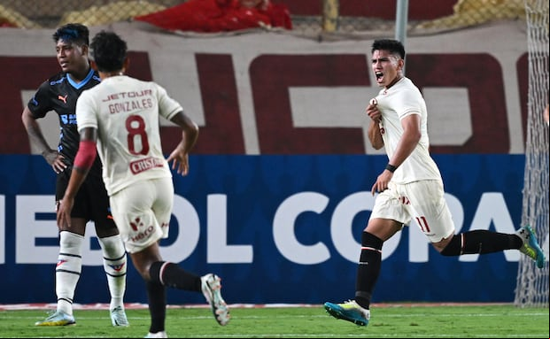 El 'Tunche' Rivera le dio el triunfo a Universitario sobre LDU por Copa Libertadores. (Foto: AFP)