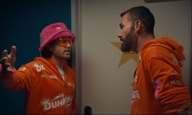 En el ‘teaser’ del comercial de Dunkin’ aparece el hermano de Ben, Casey Affleck. (Foto: Dunkin’ / YouTube)