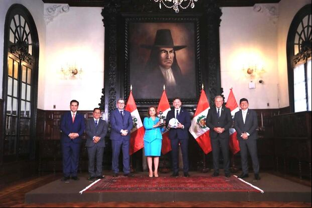Dina Boluarte, presidenta del Perú, otorgó las garantías para recibir la final de la Copa Libertadores en Lima.