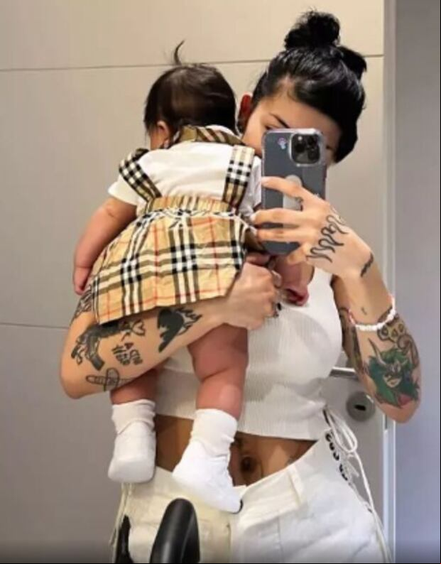 La rapera argentina junto a su hija (Foto: Cazzu / Instagram)