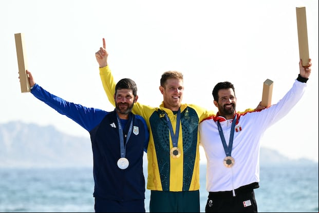 Pavlos Kontides, Matt Wearn y Stefano Peschiera en el podio olímpico. (Foto: París 2024)