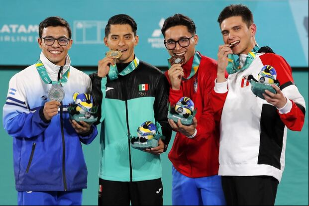 Hugo del Castillo ganó la medalla de bronce en Taekwondo Poomsae en Santiago 2023. (Foto: AFP)