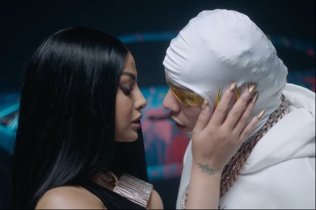 Yailin La Más Viral y Tekashi 6ix9ine durante el videoclip de "Shaka laka" (Foto: Tekashi 6ix9ine / YouTube)