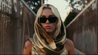 La prometedora presentación de Miley Cyrus cantando “Flowers” en los Grammy 2024
