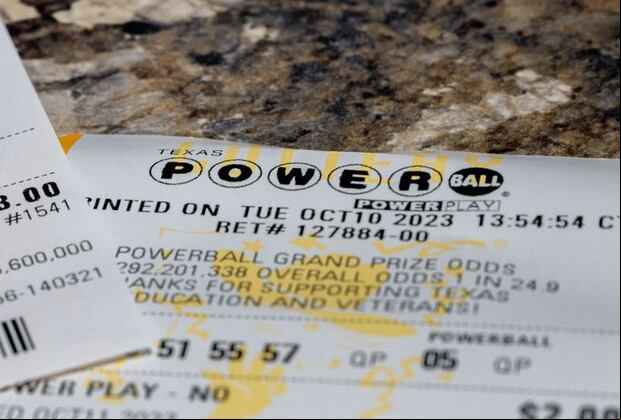 Los premios varían, con botes que alcanzan cifras multimillonarias. Existe la opción "Power Play" para multiplicar premios secundarios. (Foto: Brandon Bell / Getty Images)