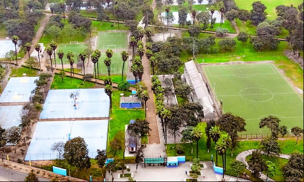 Para ingresar a la piscina del Parque Zonal Sinchi Roca, debes pagar entrada para el centro de esparcimiento y también para la piscina. (Foto: serpar)