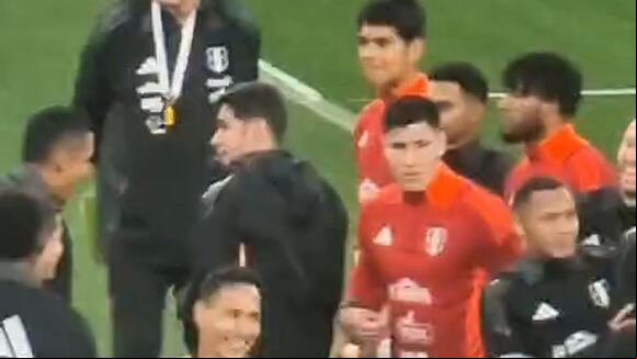 Bienvenida con callejón oscuro para Miguel Araujo, Erick Noriega y Jesús Castillo. (Video: José Varela)