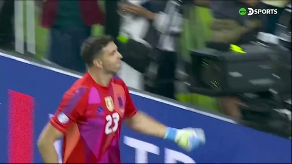 Primer penal tapado de Emiliano Martínez contra Ecuador en la Copa América 2024. (Vídeo: DSports).