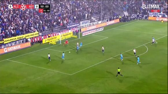 Matían Succar y la chance frente al arco de ADT. (Video: L1 MAX)