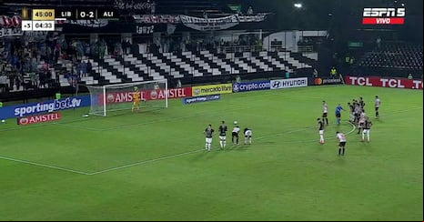 Tras falta de Renzo Garcés: gol de penal de Óscar Cardozo en Libertad vs. Alianza Lima