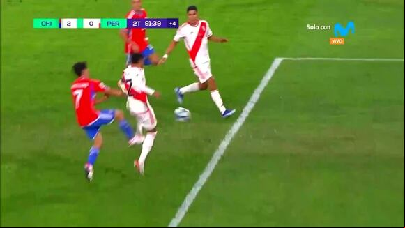 Marcos López anotó en propia puerta el 2-0 de Chile sobre Perú. (Video: Movistar Deportes)