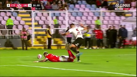 Así fue la acción polémica al final del partido entre Universitario y Cienciano. (Video: L1 MAX)
