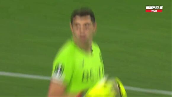 Segundo penal atajado por Dibu Martínez en Aston Villa vs. Lille. (Video: ESPN 2)