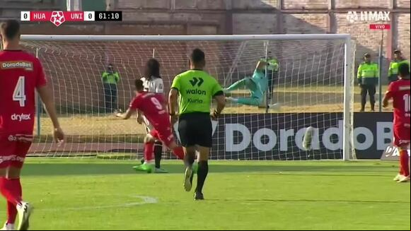 Diego Romero y tres atajadas espectaculares con Universitario ante Sport Huancayo. (Video: L1 MAX)