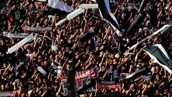 Violencia de barras bravas en el fútbol excede medidas de las autoridades para frenarla en Chile