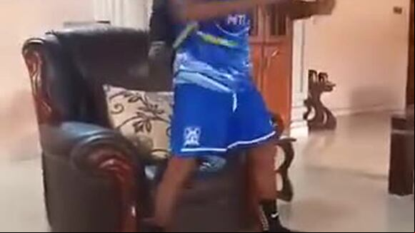 Convocatoria de Wilfried Douala. (Vídeo: @AllezLesLions).