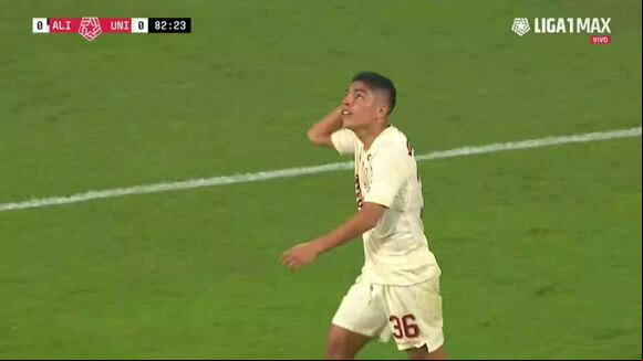 Piero Quispe casi anota el 1-0 el gol del triunfo para Universitario. (Video: Liga 1 MAX)