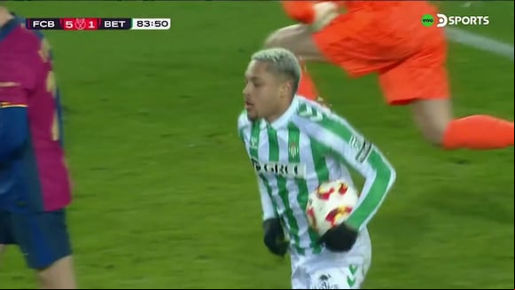 Vitor Roque, de penal, puso el gol de honor para el Betis. (Video: DSports)