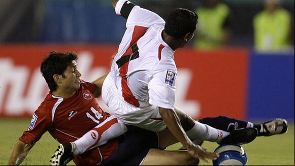 Perú cayó por 3-1 ante Chile en Lima, por las Eliminatorias 2010. (Video: América TV)